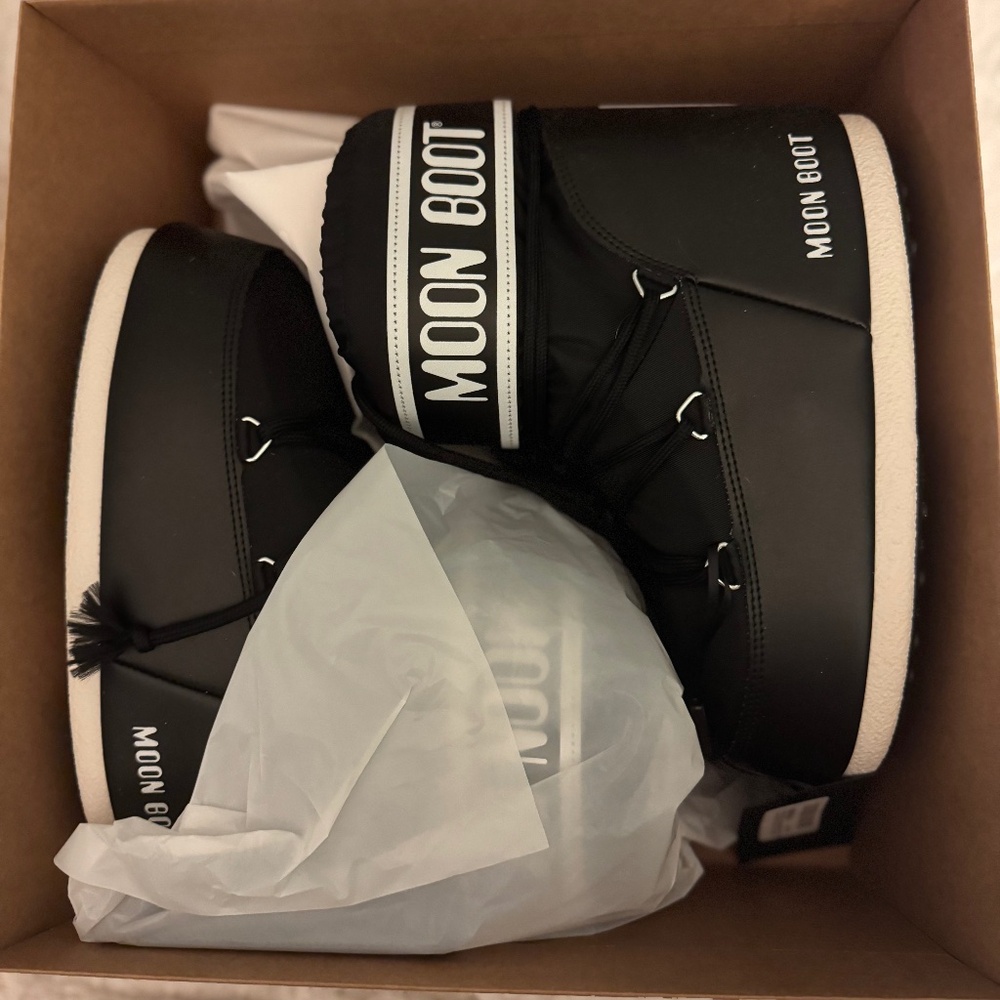 Brand new Moon Boots